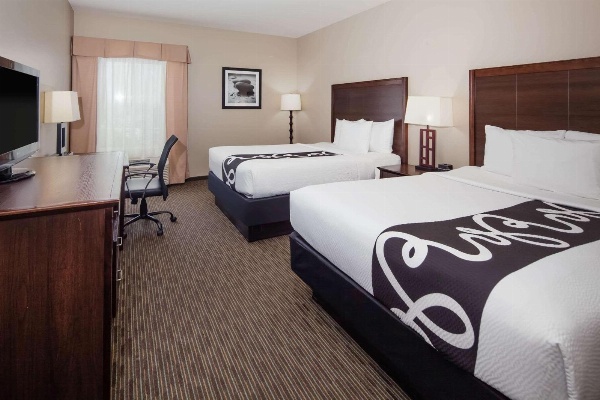 La Quinta Inn & Suites by Wyndham Inglewood image 1